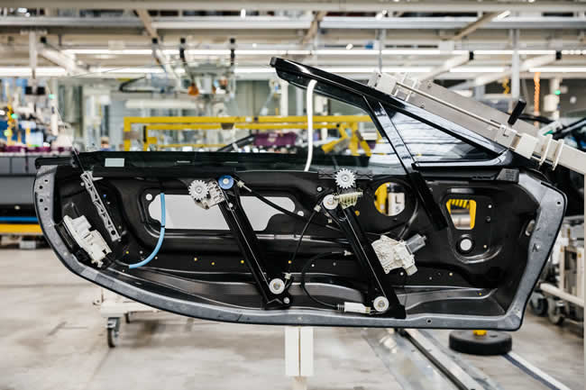 BMW Group 3D-printed component in series production - a window guide rail for the BMW i8 Roadster